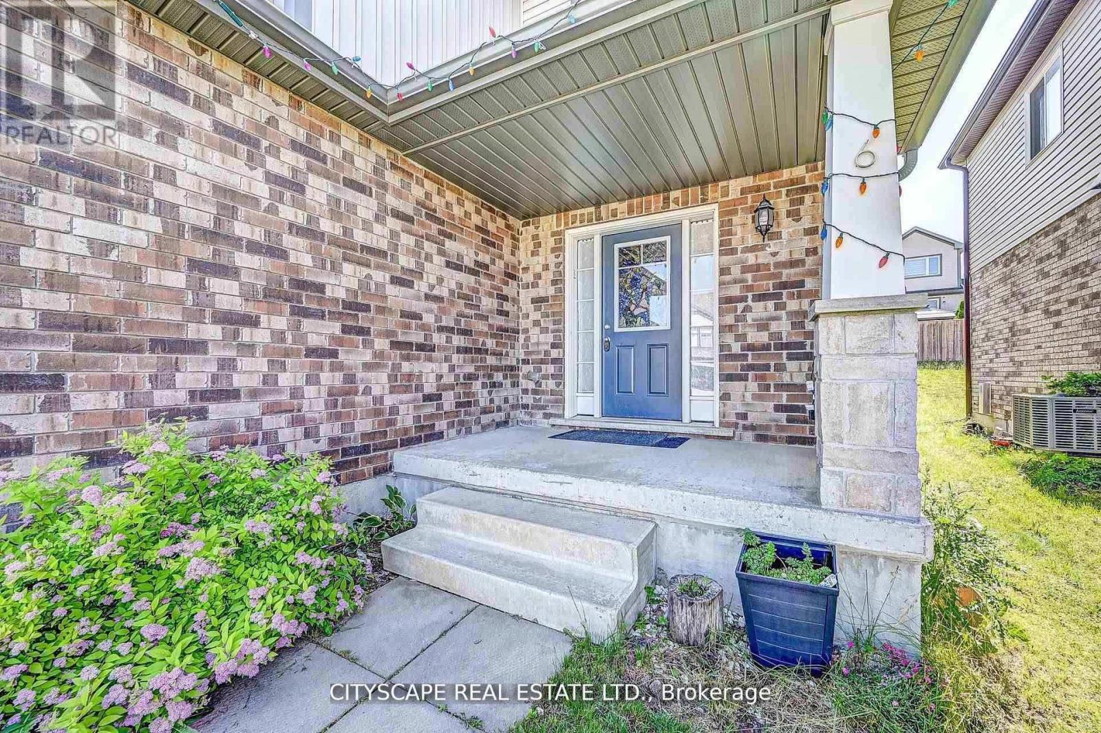 6 Castlebay Street, Kitchener, ON - Outdoor