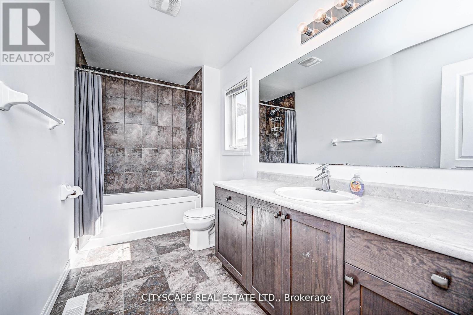 6 Castlebay Street, Kitchener, ON - Indoor Photo Showing Bathroom