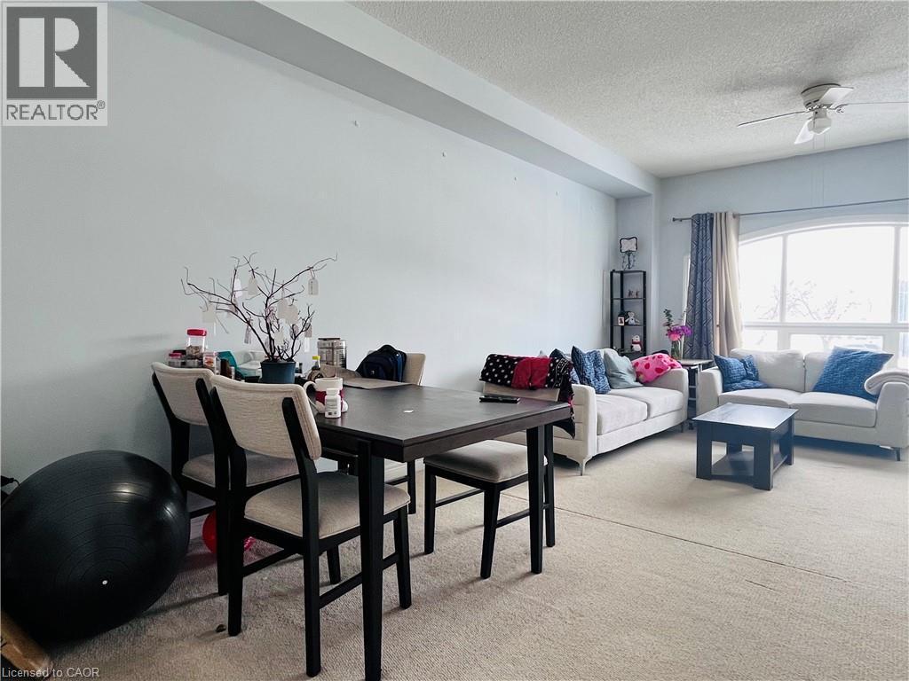 5053 Bidwell Common, Burlington, ON - Indoor Photo Showing Living Room