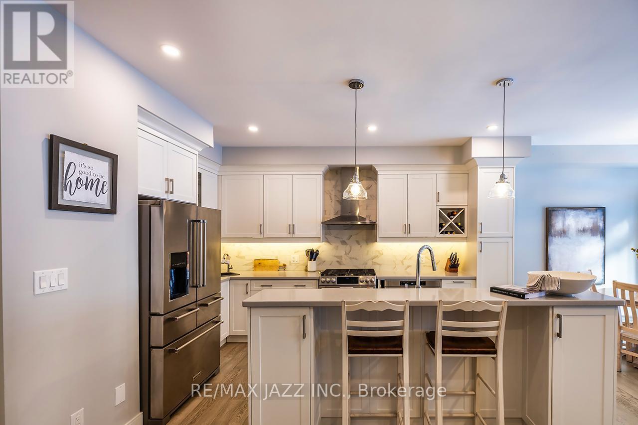 78 Shand Lane, Scugog (Port Perry), ON - Indoor Photo Showing Kitchen With Upgraded Kitchen