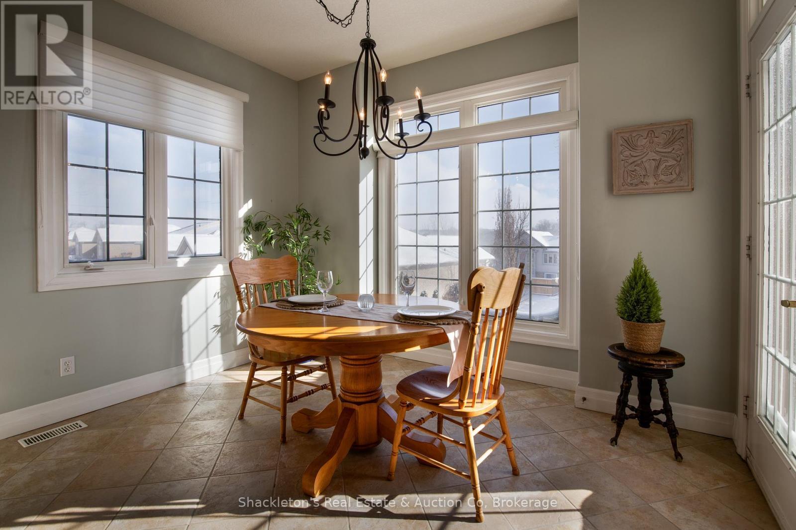 4 - 165 Chandos Drive, Kitchener, ON - Indoor Photo Showing Dining Room