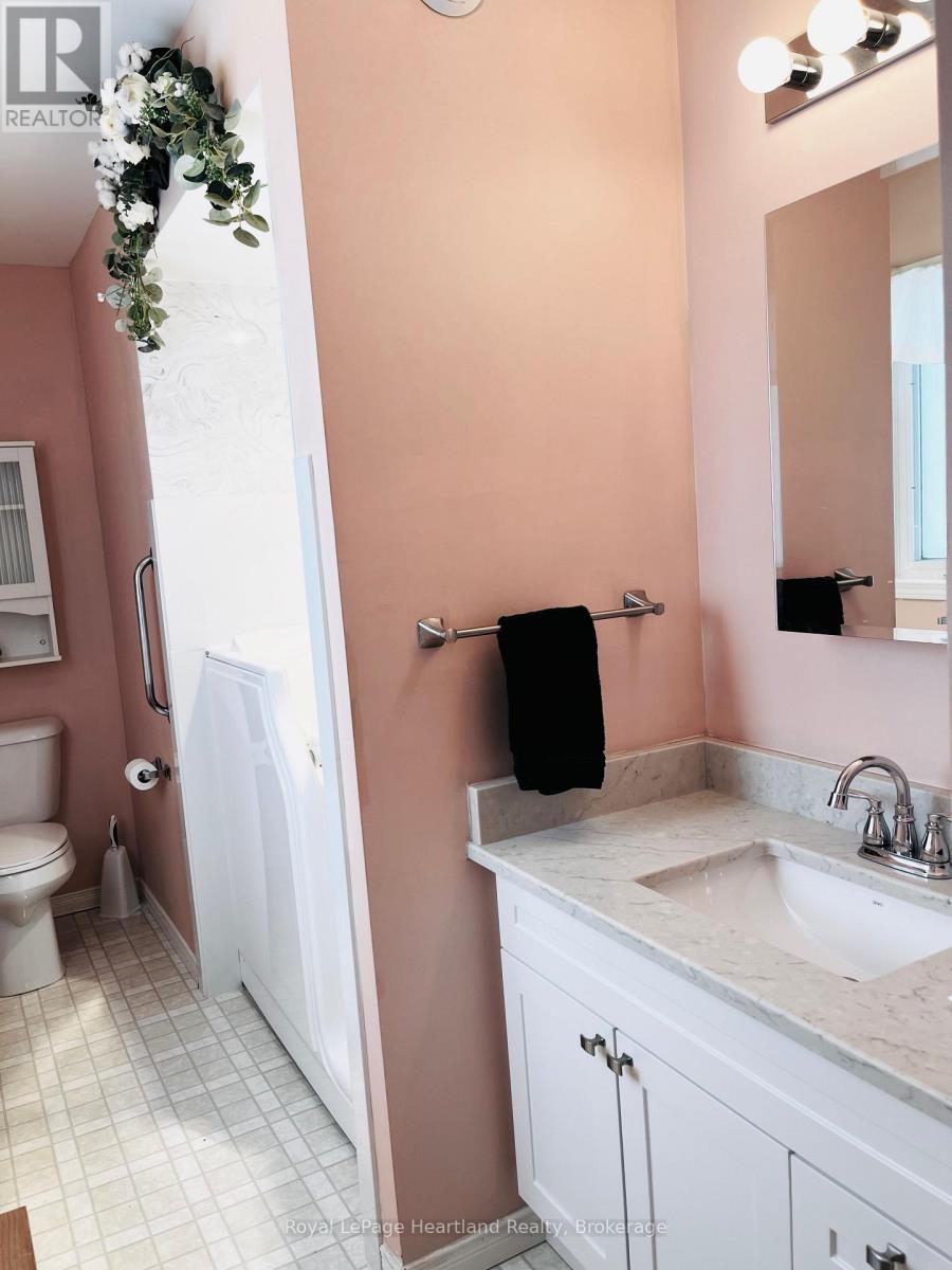 19 - 30 Ann Street, St. Marys, ON - Indoor Photo Showing Bathroom