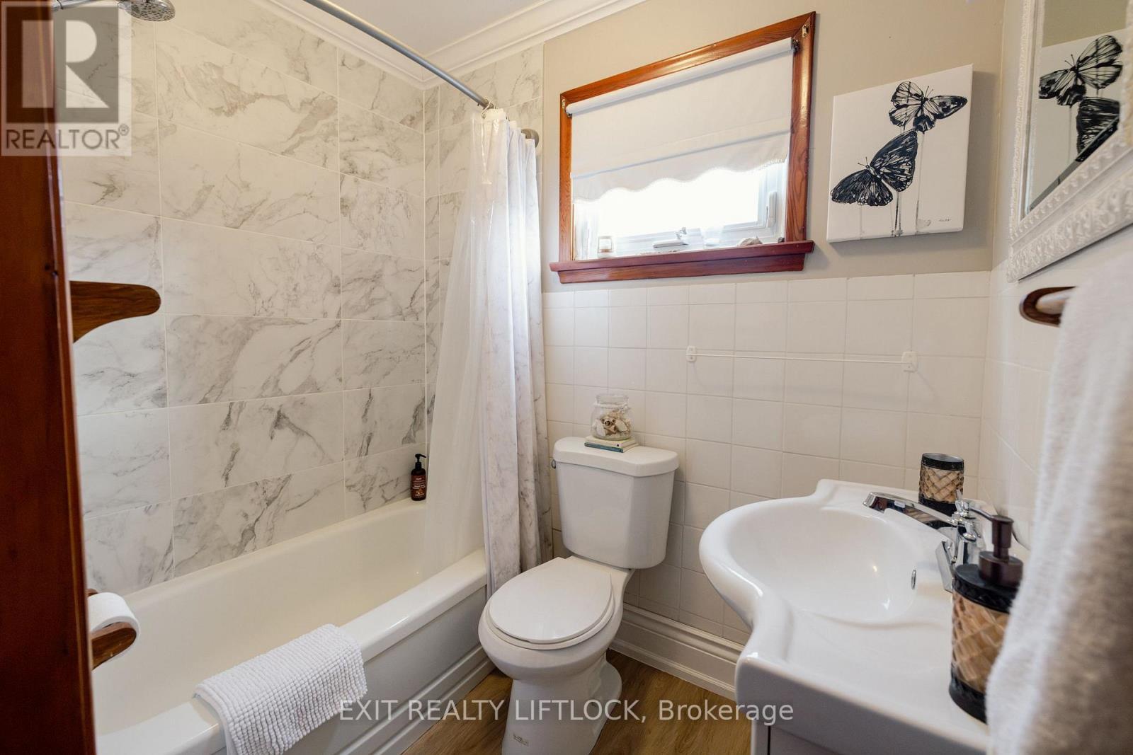 108 Stoney Point Road S, Brighton, ON - Indoor Photo Showing Bathroom