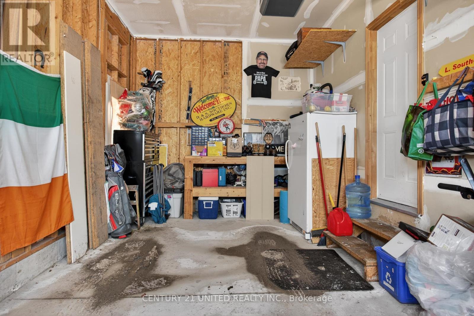 2635 Foxmeadow Road, Peterborough (Ashburnham Ward 4), ON - Indoor Photo Showing Garage