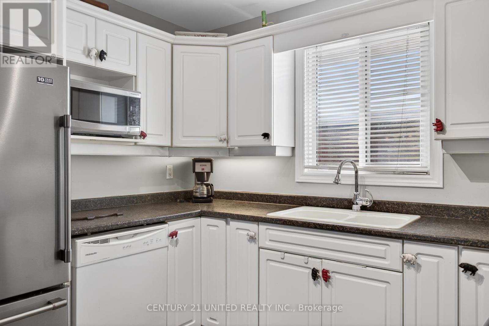2635 Foxmeadow Road, Peterborough (Ashburnham Ward 4), ON - Indoor Photo Showing Kitchen
