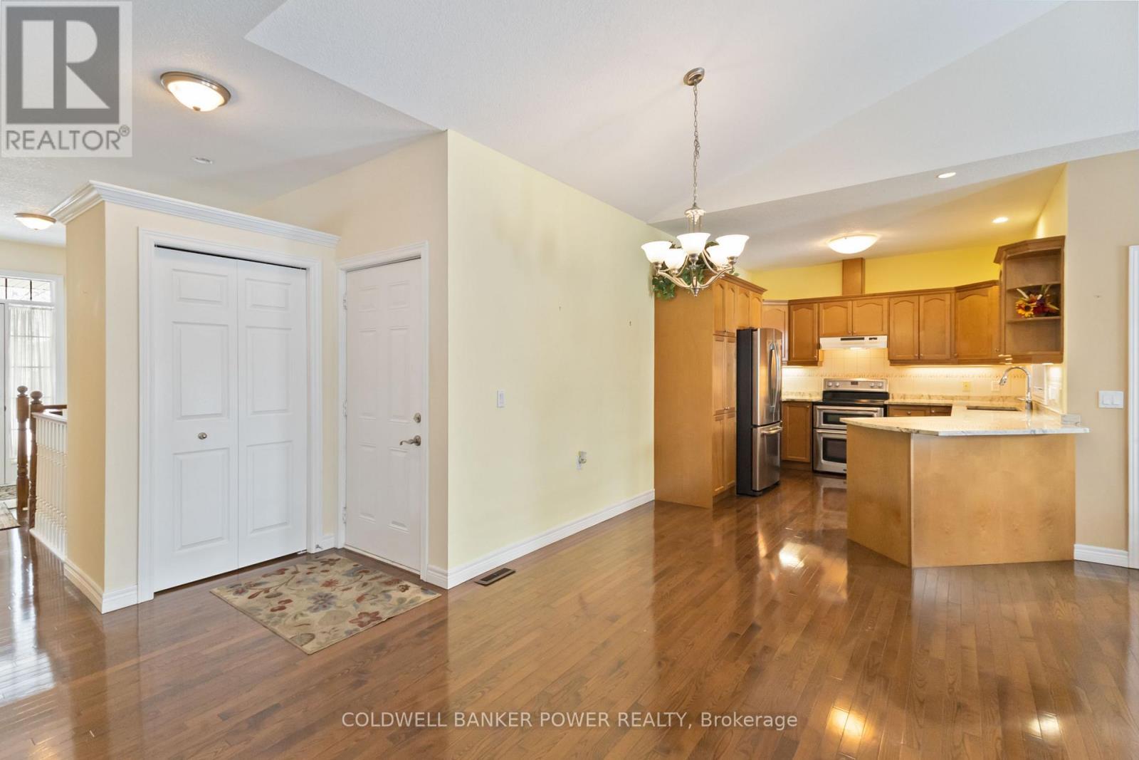 5 - 2295 Kains Road, London South (South A), ON - Indoor Photo Showing Kitchen