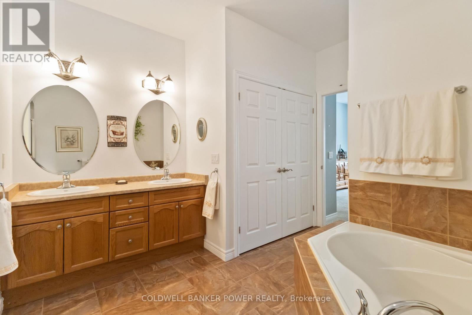 5 - 2295 Kains Road, London South (South A), ON - Indoor Photo Showing Bathroom