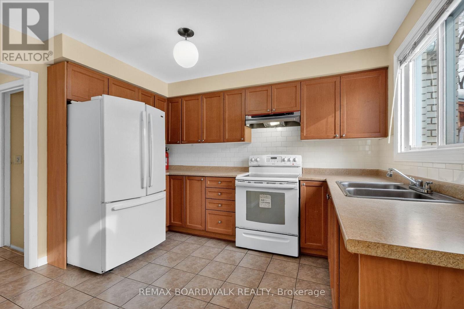 2666 Regina Street, Ottawa, ON - Indoor Photo Showing Kitchen With Double Sink