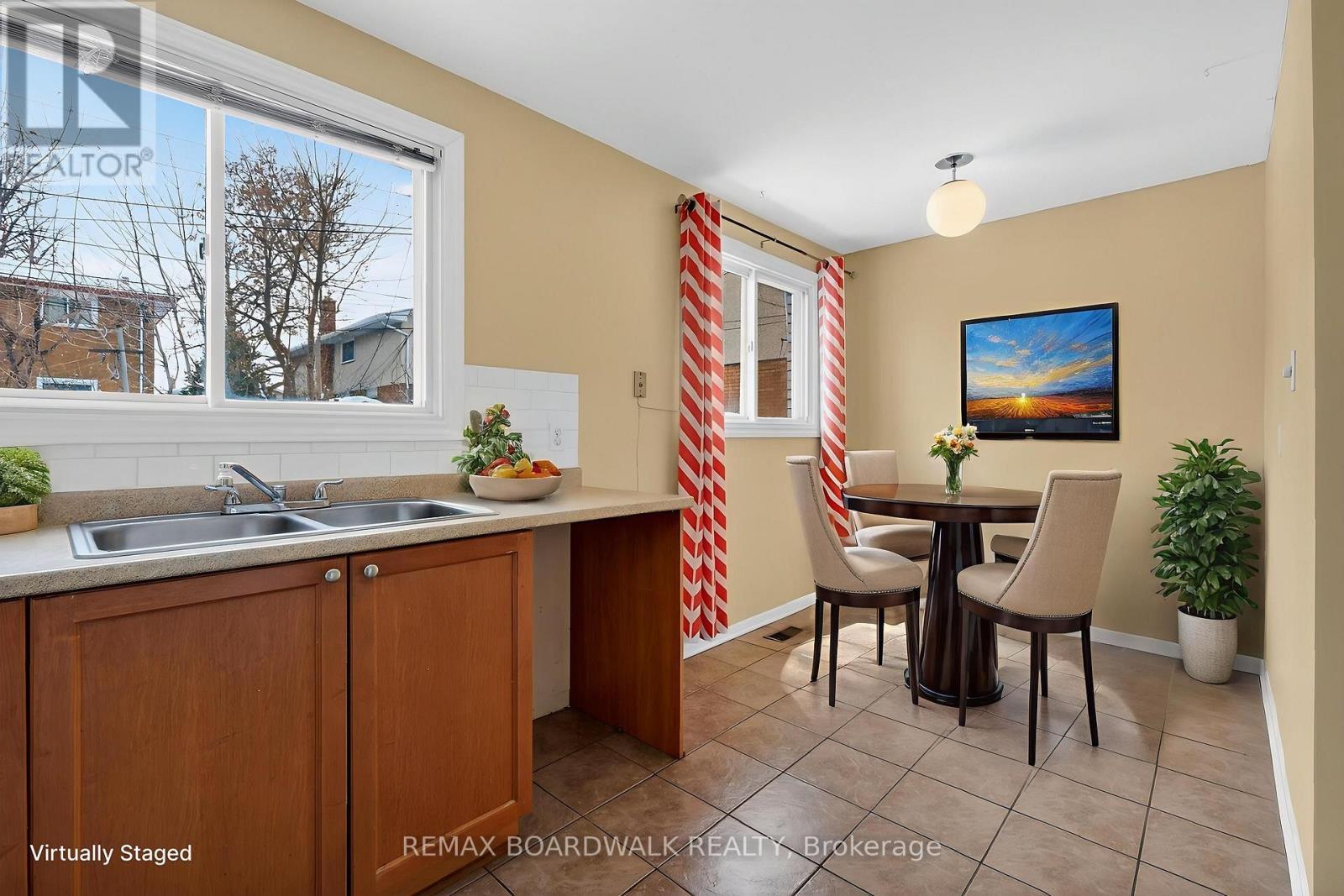 2666 Regina Street, Ottawa, ON - Indoor Photo Showing Other Room