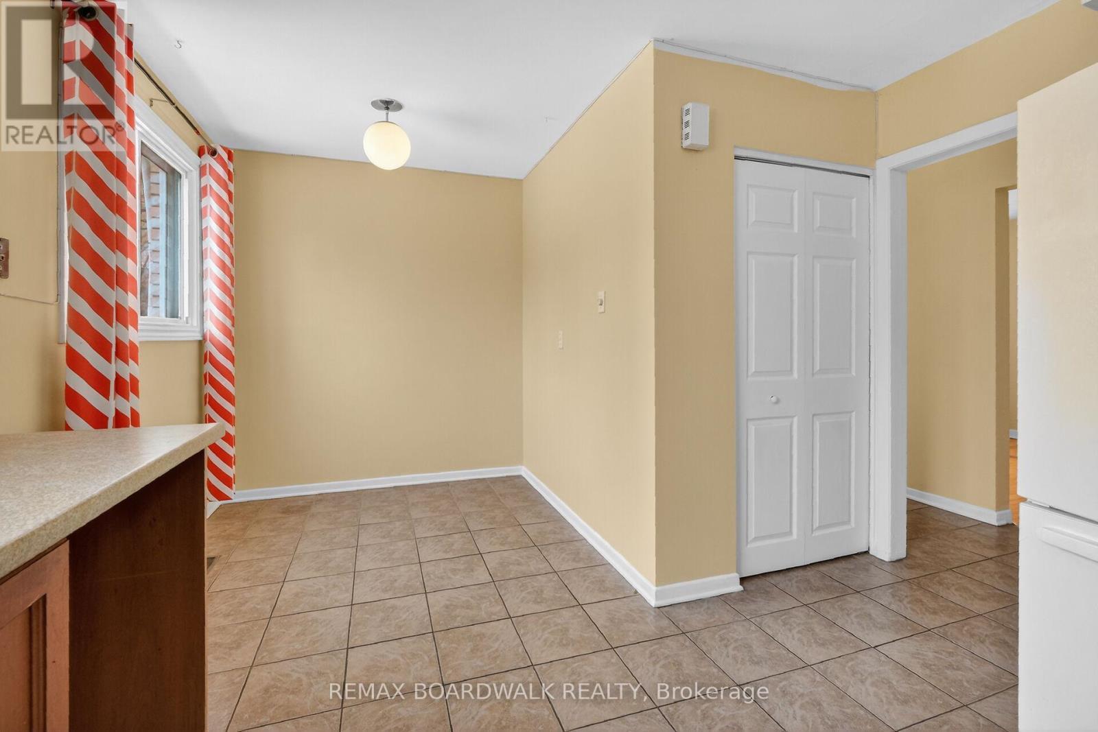 2666 Regina Street, Ottawa, ON - Indoor Photo Showing Other Room