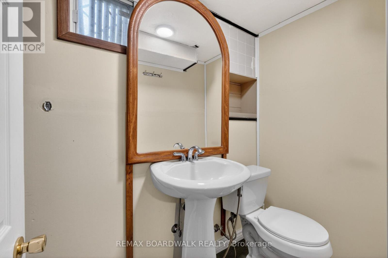 2666 Regina Street, Ottawa, ON - Indoor Photo Showing Bathroom
