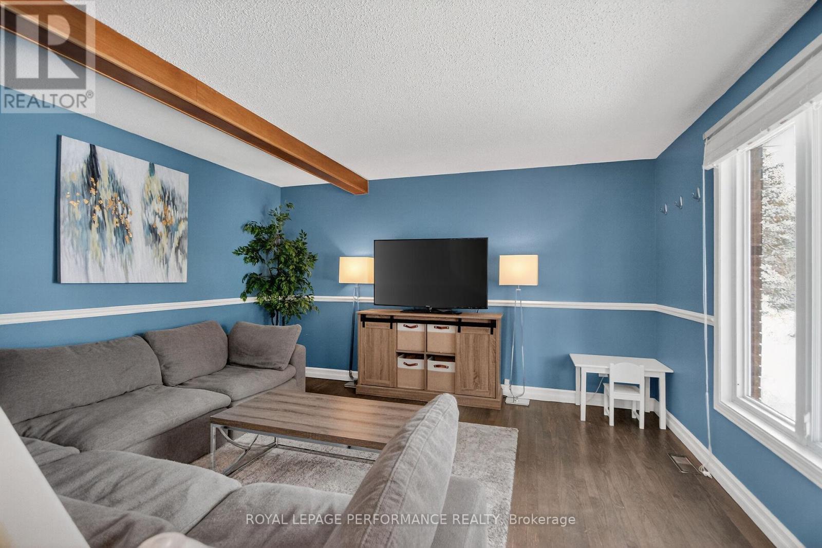 14 Gold Crescent, Russell, ON - Indoor Photo Showing Living Room