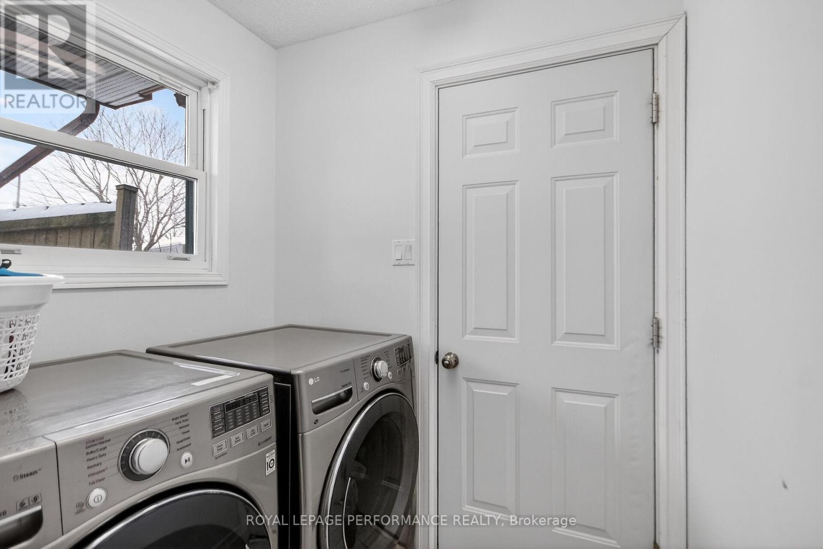 14 Gold Crescent, Russell, ON - Indoor Photo Showing Laundry Room
