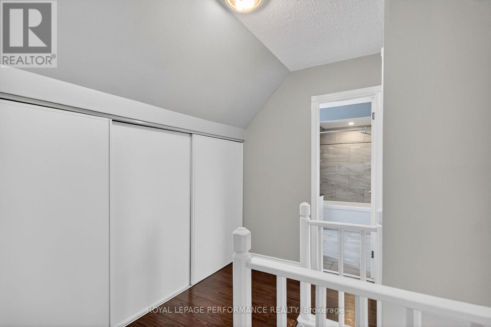 14 Gold Crescent, Russell, ON - Indoor Photo Showing Other Room