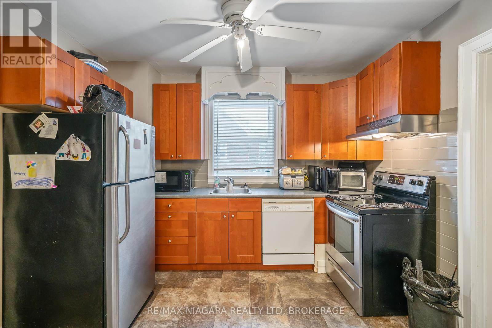 3536 Bond Street, Niagara Falls (Chippawa), ON - Indoor Photo Showing Kitchen