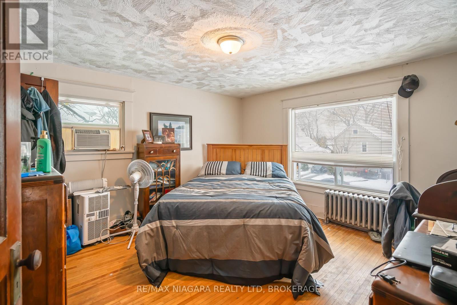 3536 Bond Street, Niagara Falls (Chippawa), ON - Indoor Photo Showing Bedroom