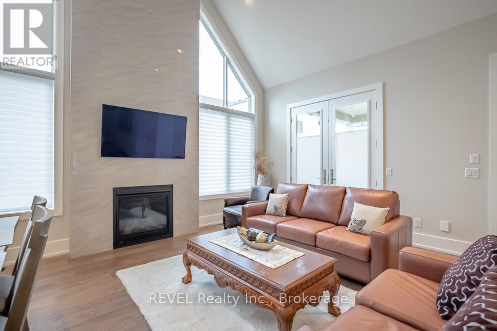 75 Millpond Road, Niagara-On-The-Lake (St. Davids), ON - Indoor Photo Showing Living Room With Fireplace