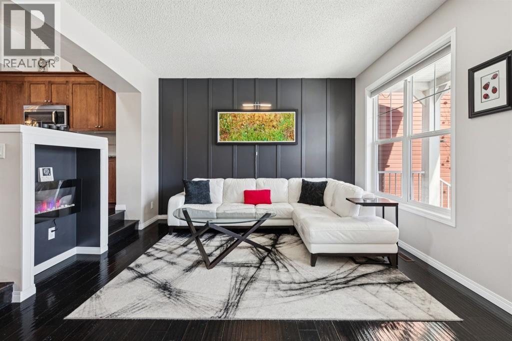 15 New Brighton Common Se, Calgary, AB - Indoor Photo Showing Living Room