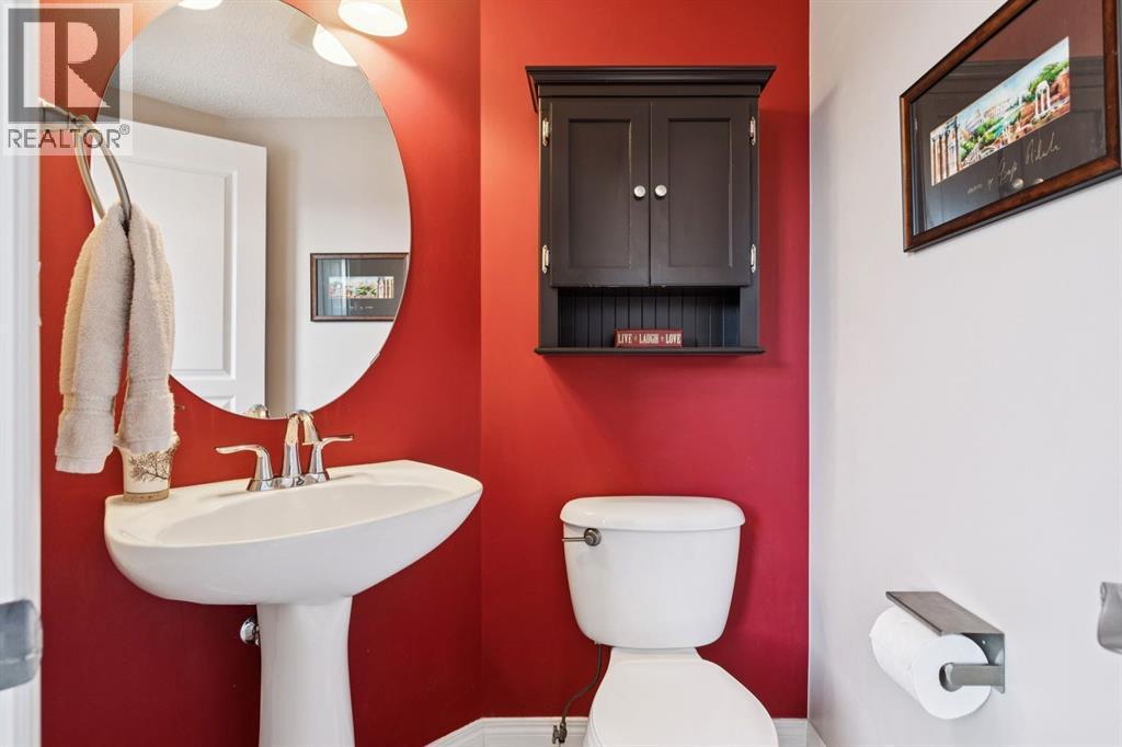 15 New Brighton Common Se, Calgary, AB - Indoor Photo Showing Bathroom