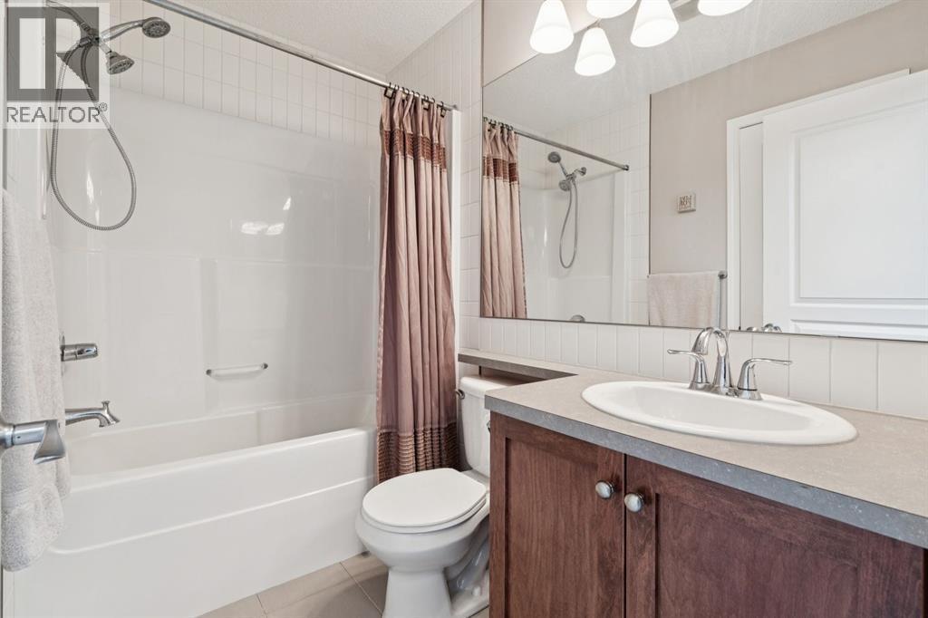 15 New Brighton Common Se, Calgary, AB - Indoor Photo Showing Bathroom