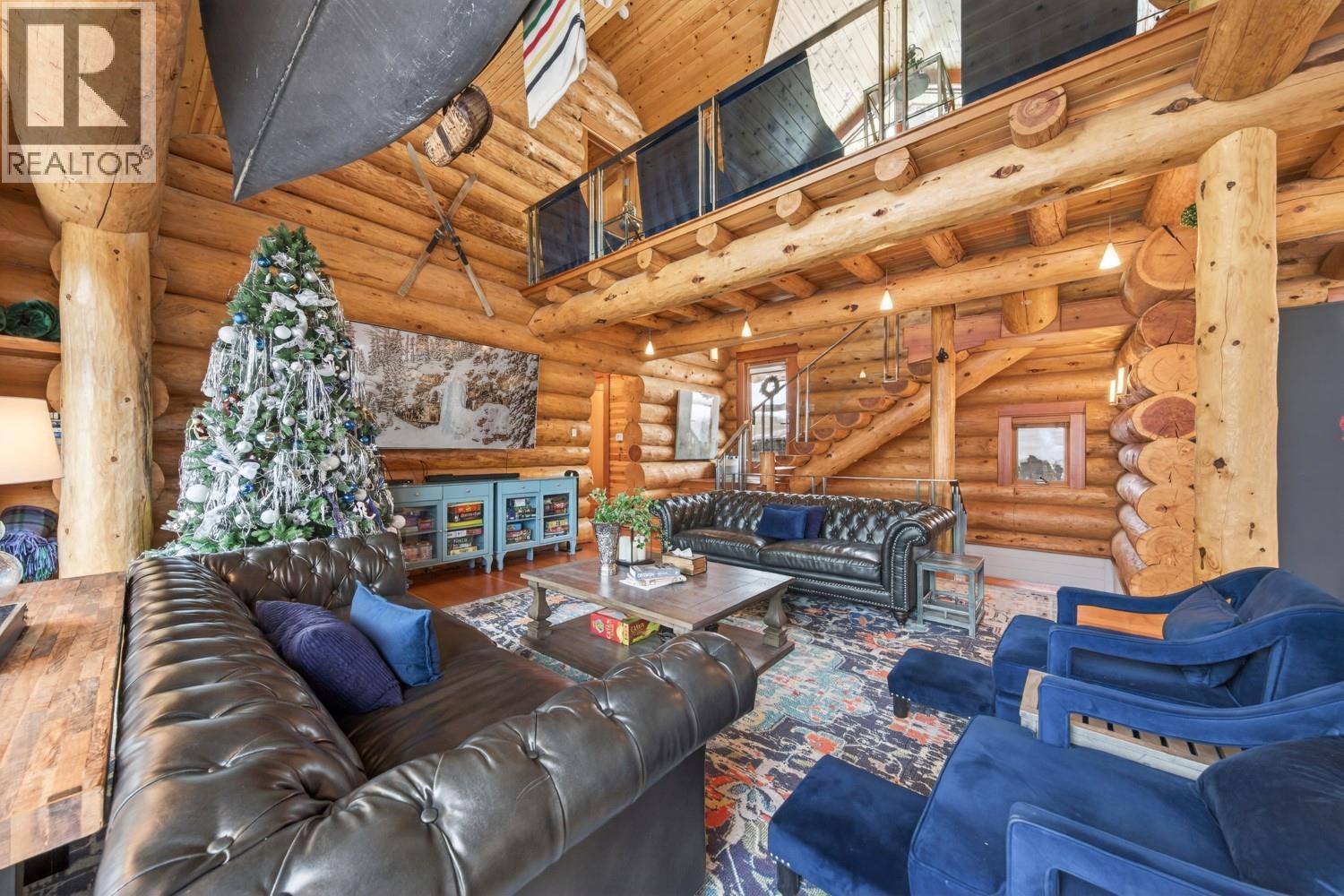 1783 Greywolf Drive, Panorama, BC - Indoor Photo Showing Living Room With Fireplace