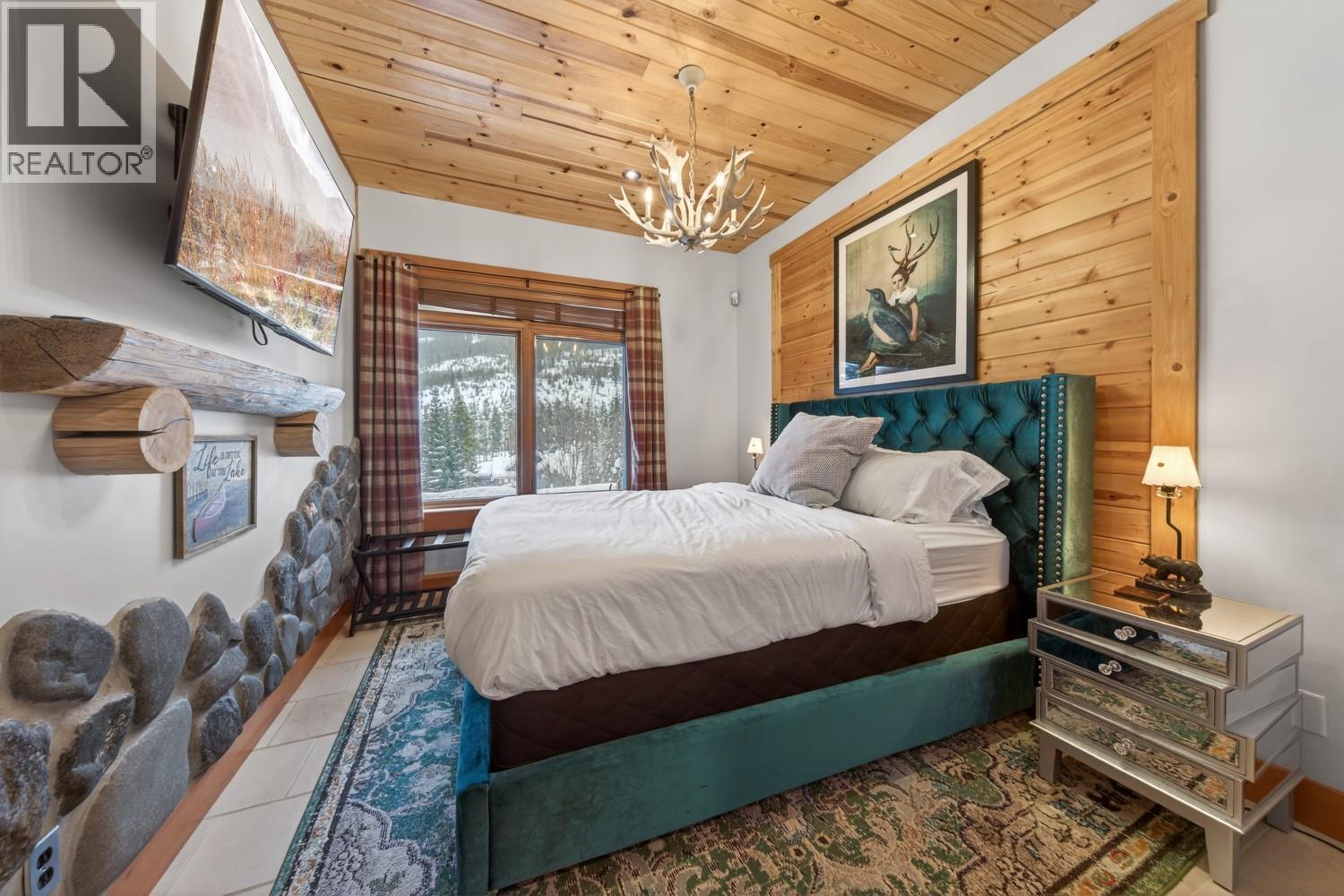 1783 Greywolf Drive, Panorama, BC - Indoor Photo Showing Bedroom