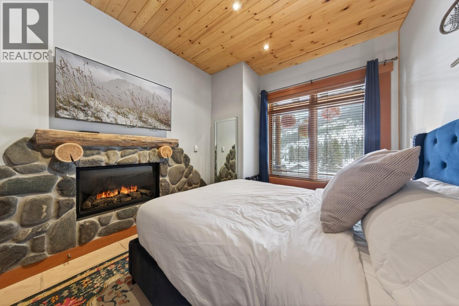1783 Greywolf Drive, Panorama, BC - Indoor Photo Showing Bedroom With Fireplace