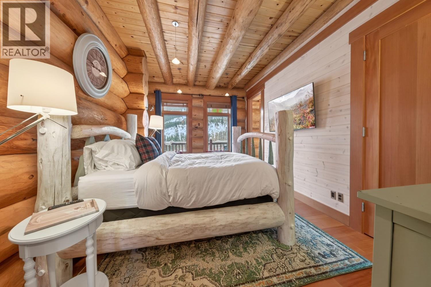 1783 Greywolf Drive, Panorama, BC - Indoor Photo Showing Bedroom