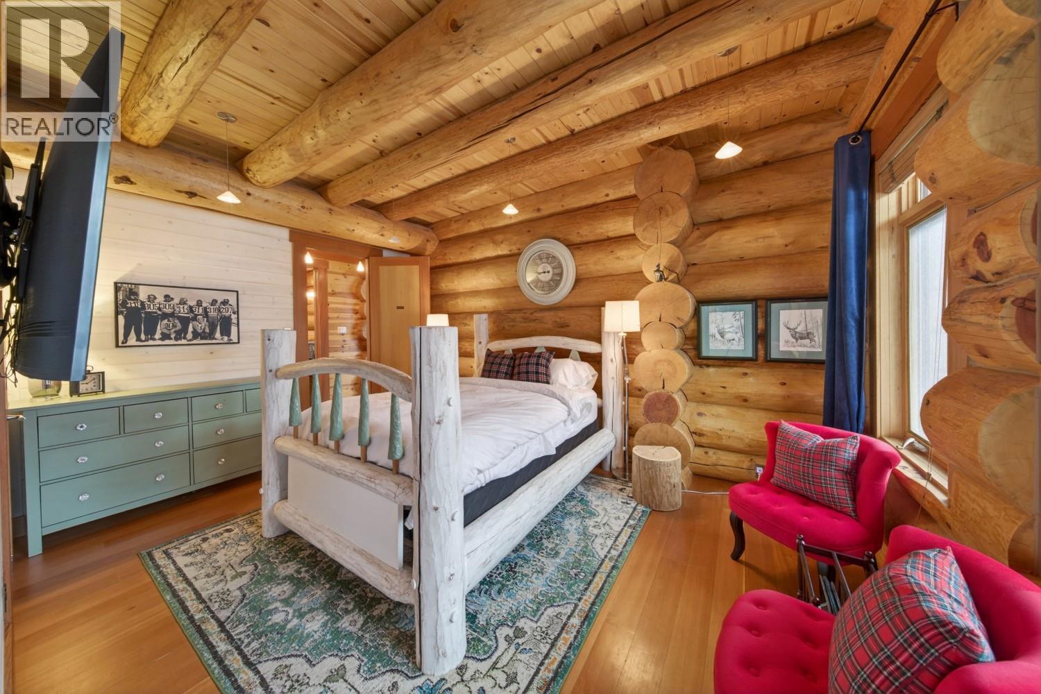 1783 Greywolf Drive, Panorama, BC - Indoor Photo Showing Bedroom