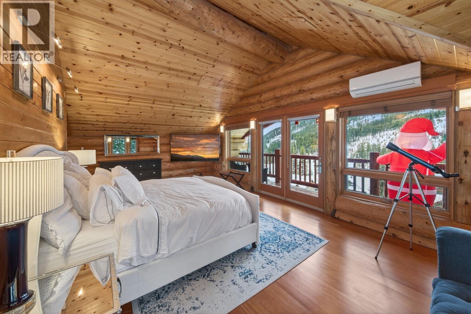 1783 Greywolf Drive, Panorama, BC - Indoor Photo Showing Bedroom