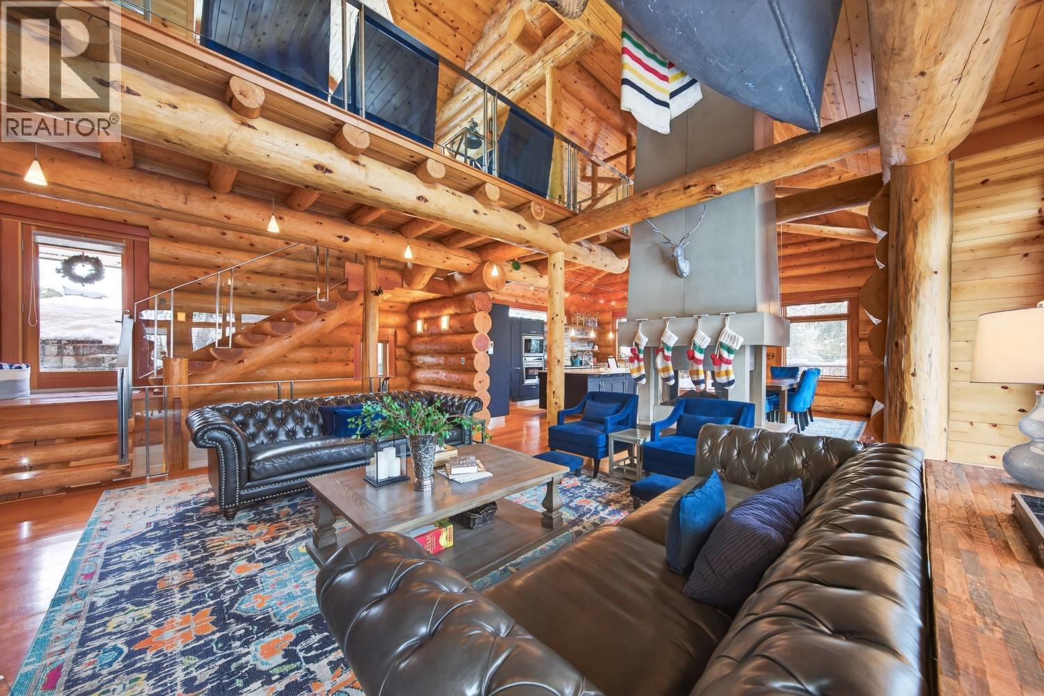 1783 Greywolf Drive, Panorama, BC - Indoor Photo Showing Living Room