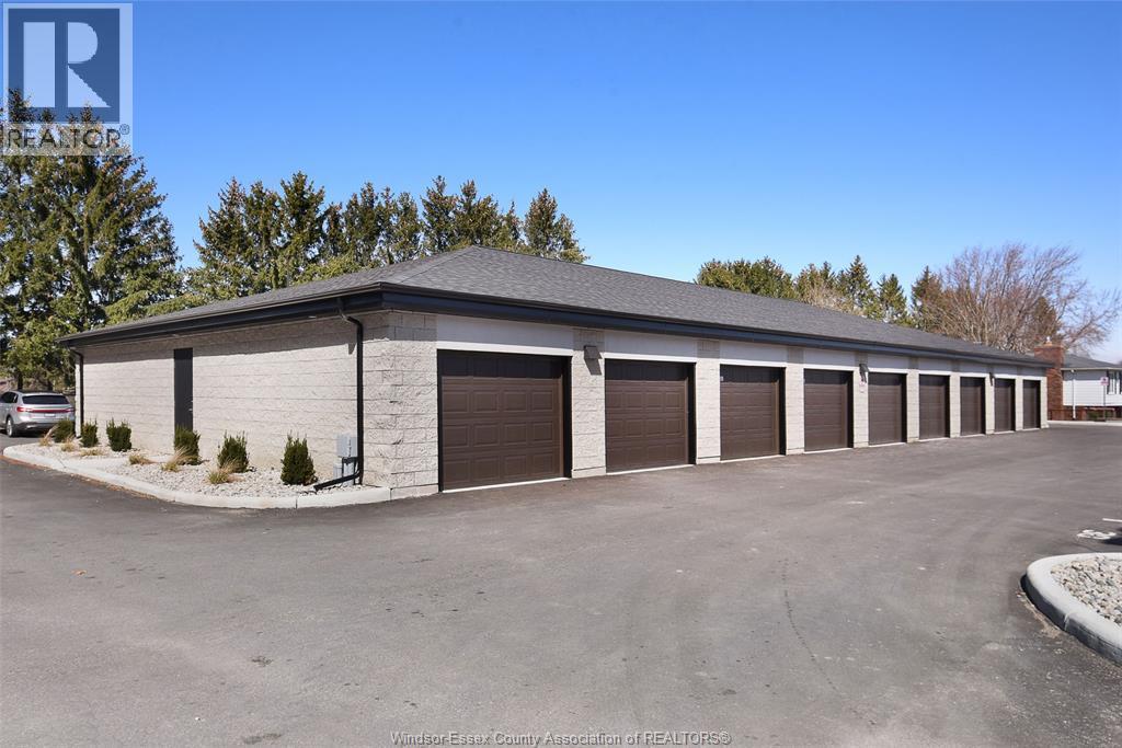 190 Main Street East Unit# 302, Kingsville, ON - Outdoor