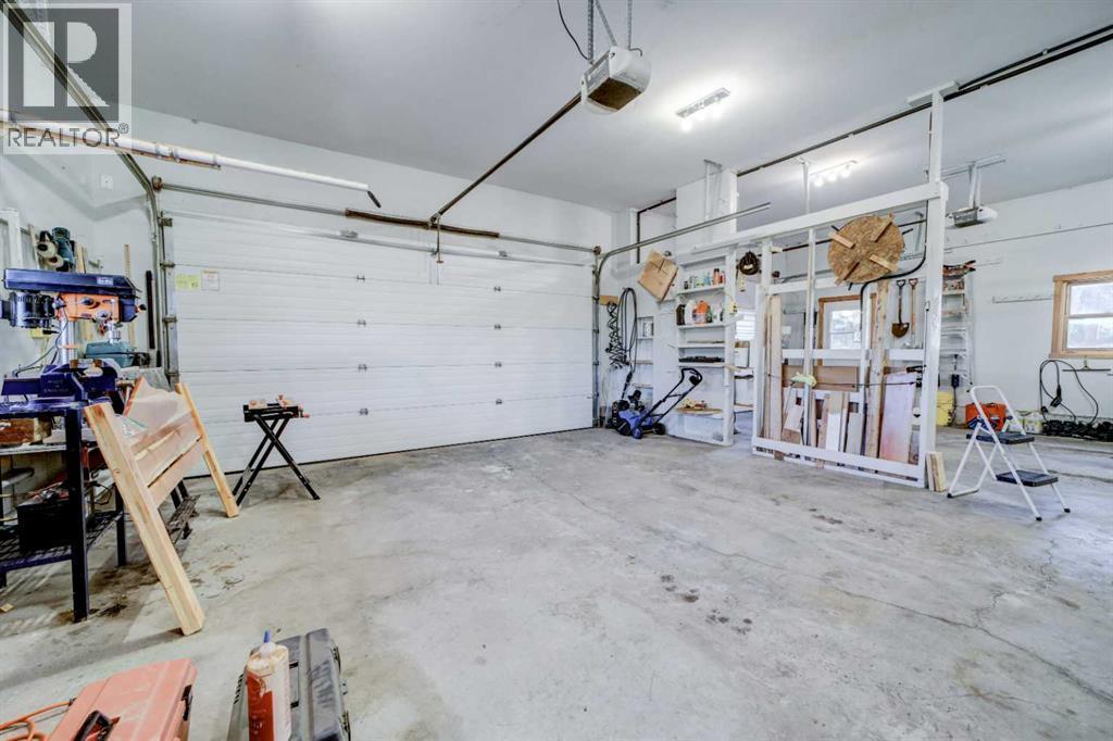 31 Villa Vega Acres, Rural Pincher Creek No. 9, M.D. Of, AB - Indoor Photo Showing Garage