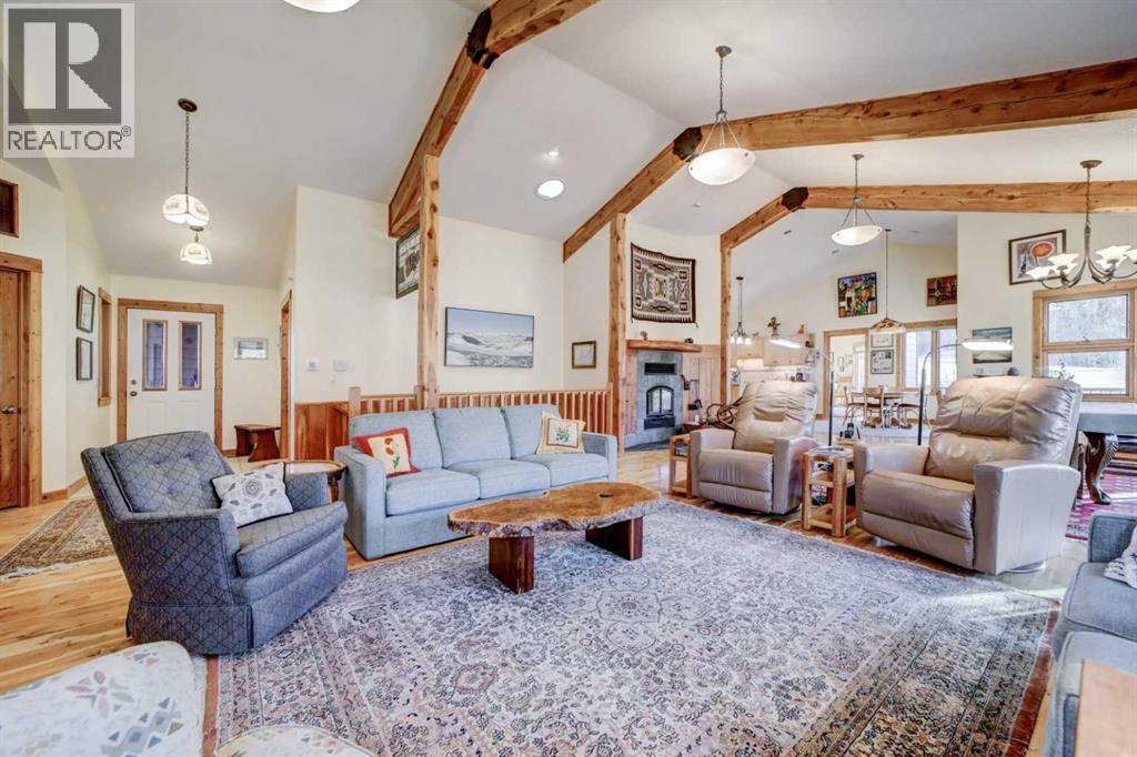 31 Villa Vega Acres, Rural Pincher Creek No. 9, M.D. Of, AB - Indoor Photo Showing Living Room