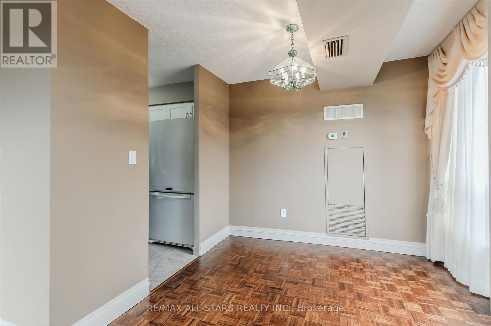 407 - 3734 St Clair Avenue E, Toronto, ON - Indoor Photo Showing Other Room