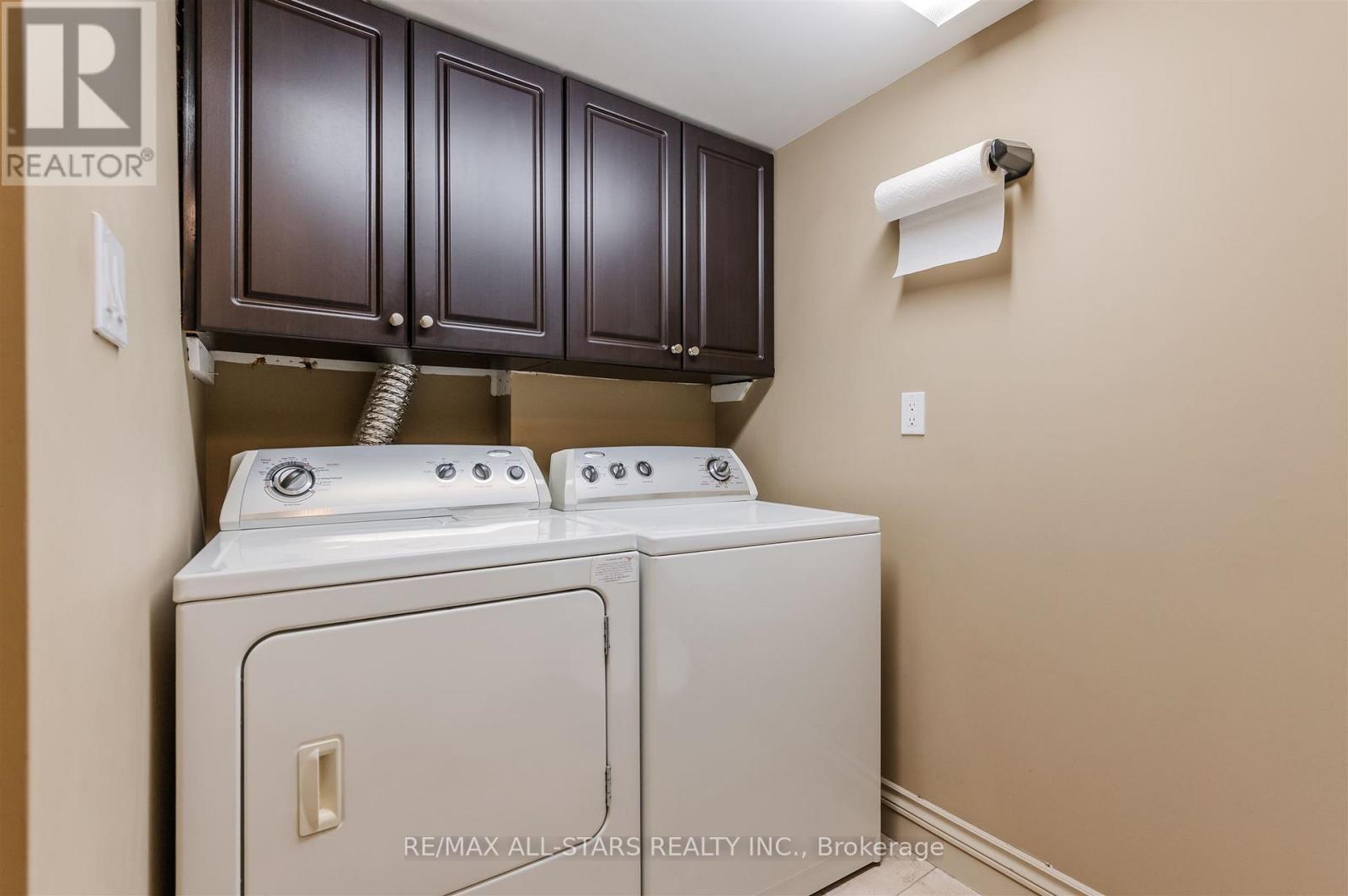 407 - 3734 St Clair Avenue E, Toronto, ON - Indoor Photo Showing Laundry Room