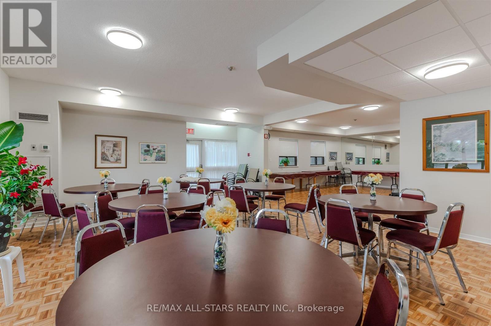 407 - 3734 St Clair Avenue E, Toronto, ON - Indoor Photo Showing Dining Room