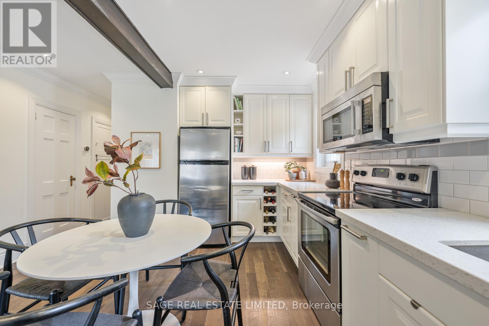 307 Warden Avenue, Toronto, ON - Indoor Photo Showing Kitchen With Upgraded Kitchen