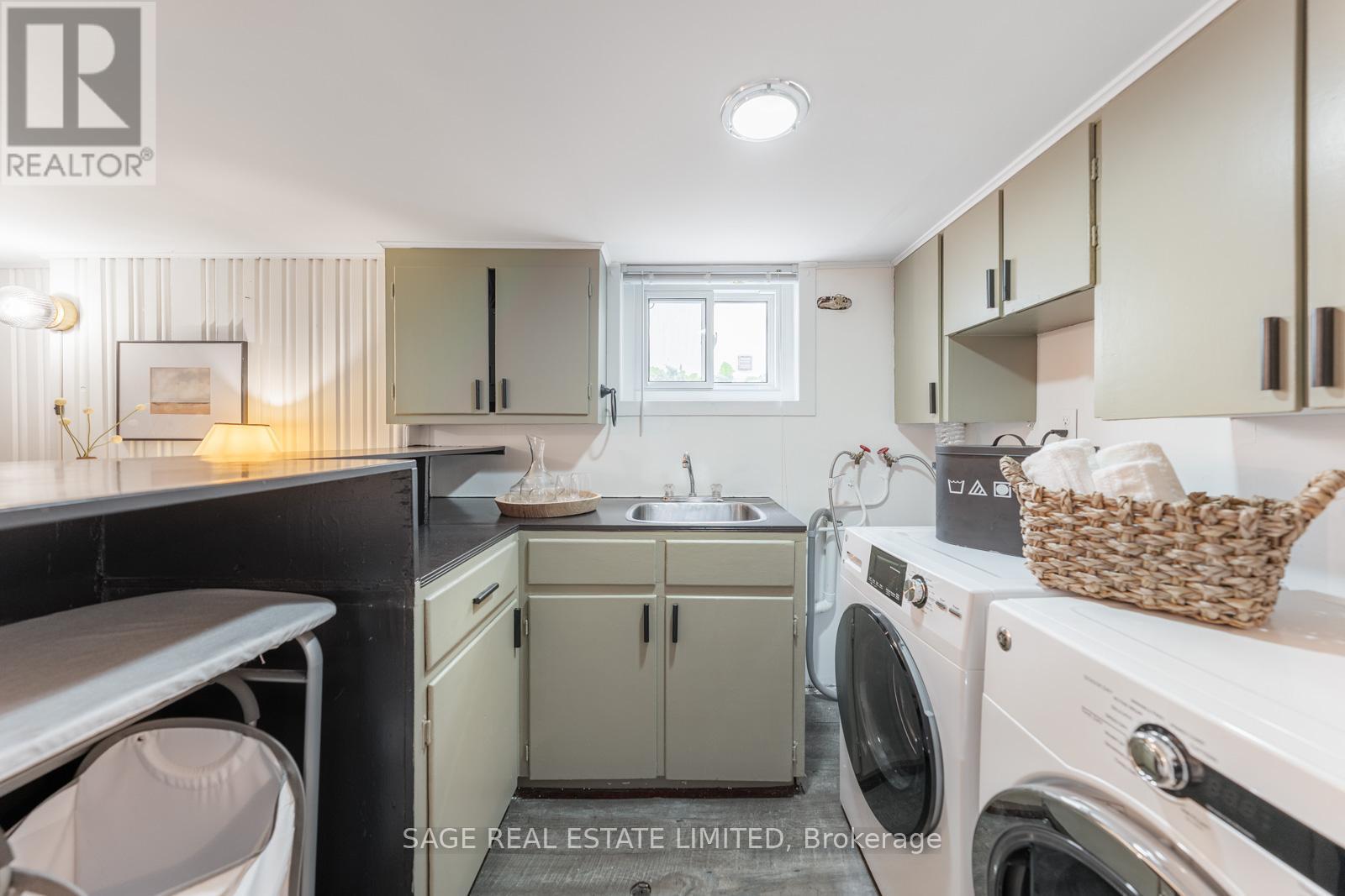 307 Warden Avenue, Toronto, ON - Indoor Photo Showing Laundry Room