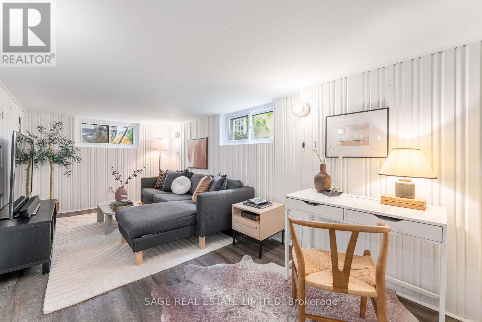 307 Warden Avenue, Toronto, ON - Indoor Photo Showing Living Room