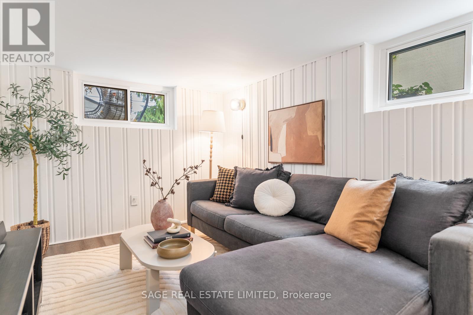 307 Warden Avenue, Toronto, ON - Indoor Photo Showing Living Room