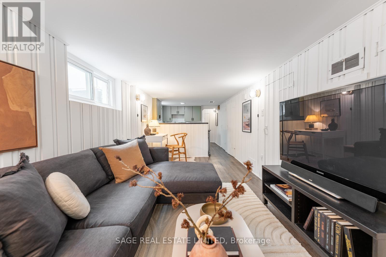 307 Warden Avenue, Toronto, ON - Indoor Photo Showing Living Room