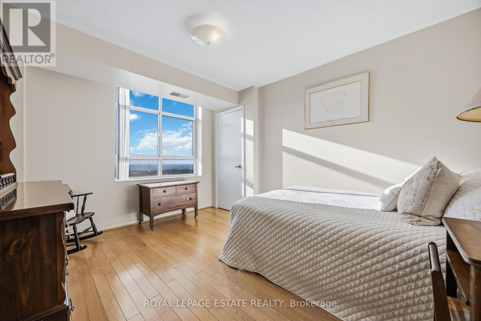 1003 - 1093 Kingston Road, Toronto, ON - Indoor Photo Showing Bedroom