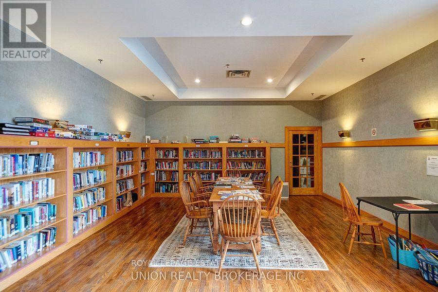 1003 - 1093 Kingston Road, Toronto, ON - Indoor Photo Showing Office