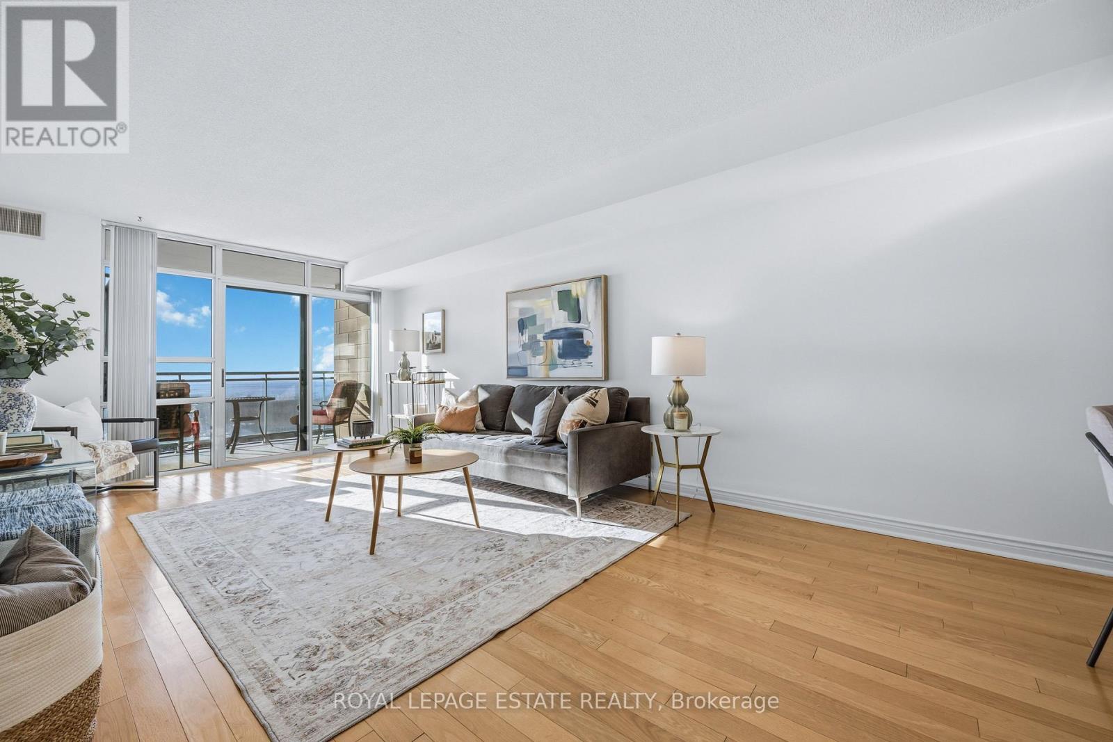 1003 - 1093 Kingston Road, Toronto, ON - Indoor Photo Showing Living Room
