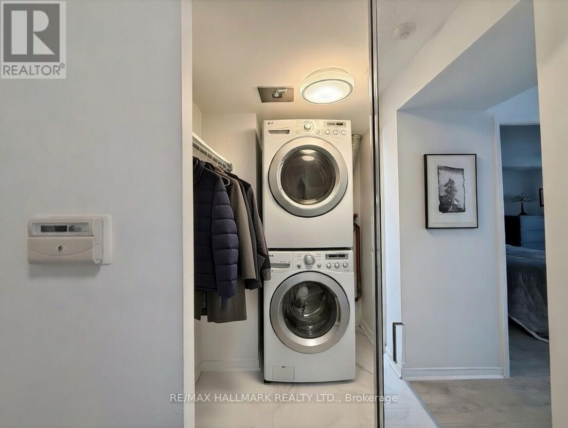 522 - 233 Beecroft Road, Toronto, ON - Indoor Photo Showing Laundry Room
