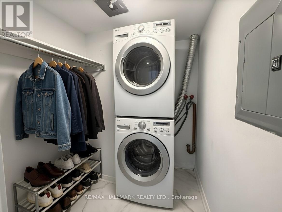 522 - 233 Beecroft Road, Toronto, ON - Indoor Photo Showing Laundry Room