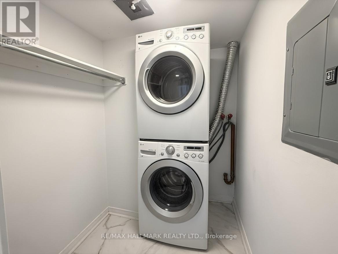 522 - 233 Beecroft Road, Toronto, ON - Indoor Photo Showing Laundry Room