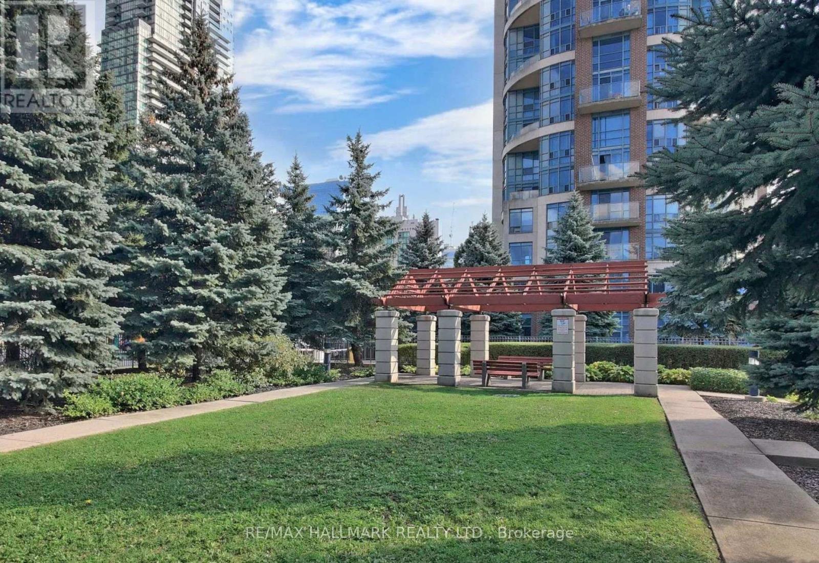 522 - 233 Beecroft Road, Toronto, ON - Outdoor