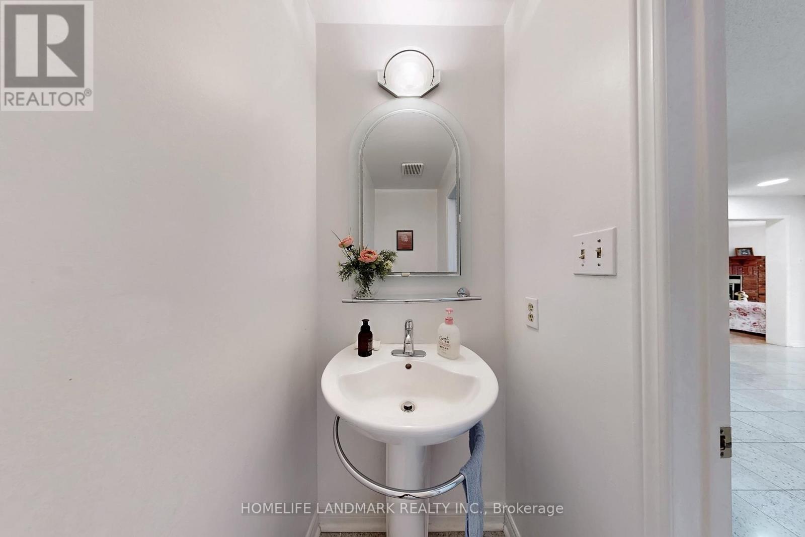7 Lancashire Road, Markham, ON - Indoor Photo Showing Bathroom